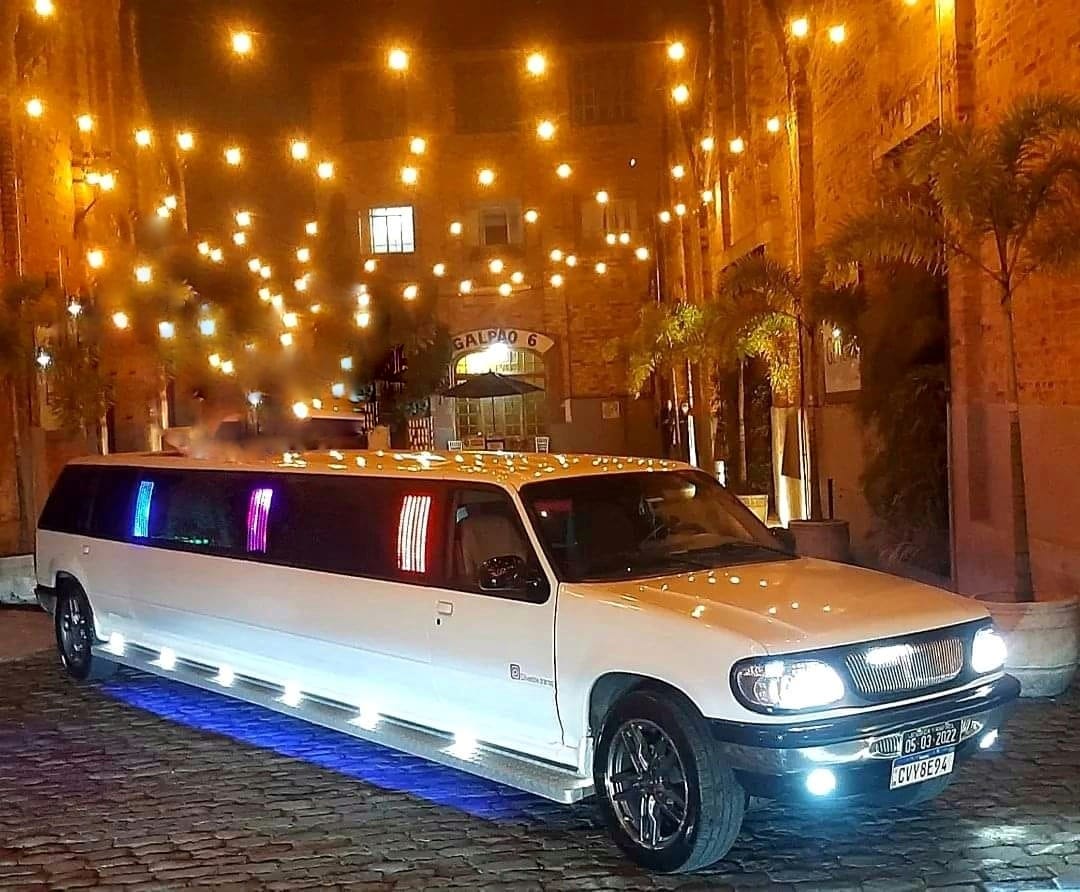 Silvestre Transportes - Limousines e Carros de Luxo